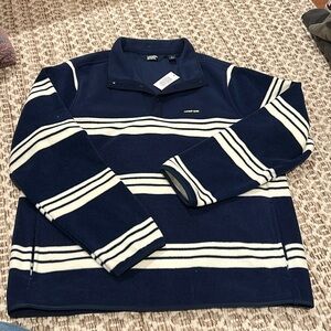 NWT men’s Large Lands end pullover, fleece like feel